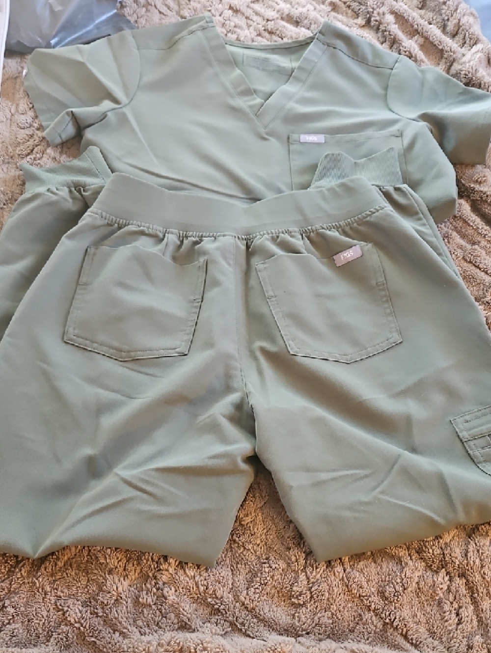 FIGS Scrub Set - Picture 4 of 4